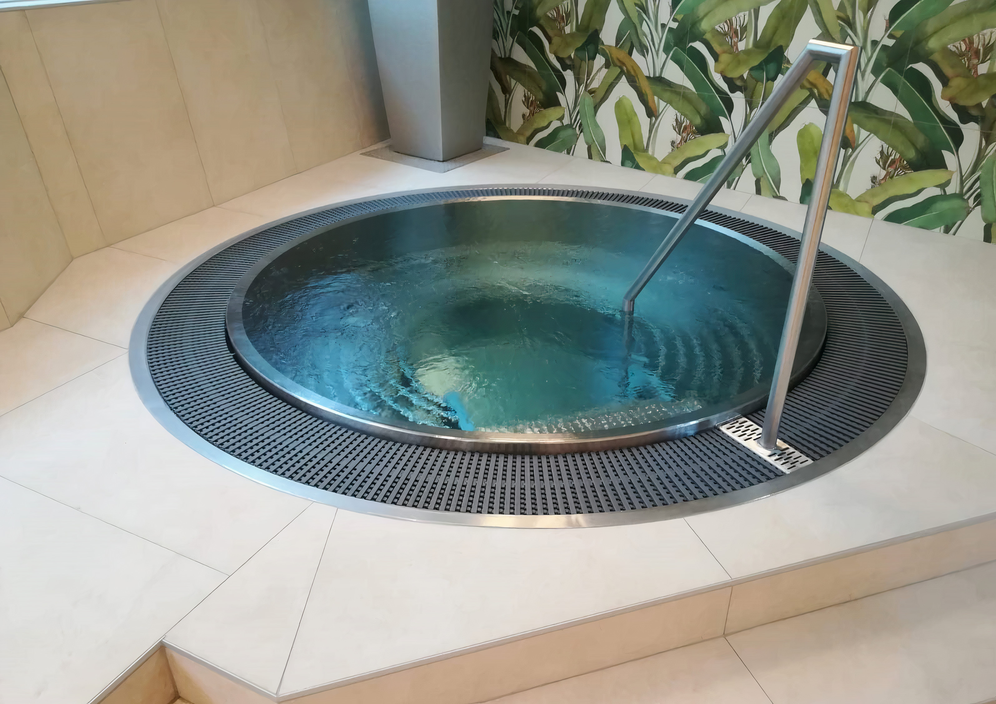 Zwei runde Whirlpools im Österreichischen Wellness Geinberg